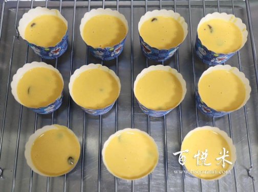 2個(gè)雞蛋做11杯蛋糕,不打發(fā)雞蛋不放黃油,拌一拌就烤蓬松暄軟